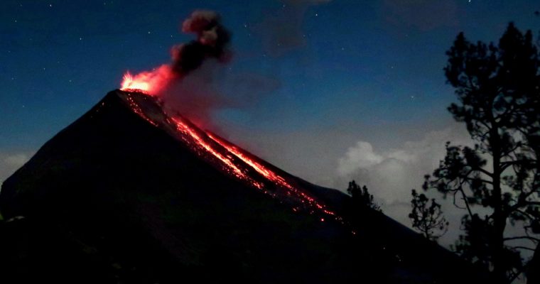 Fuego bei Nacht